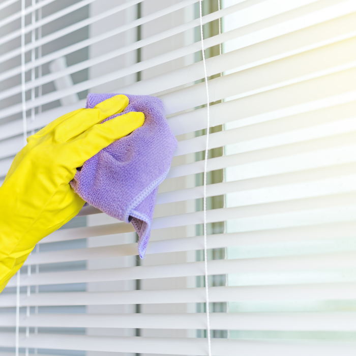 cleaning blind at home